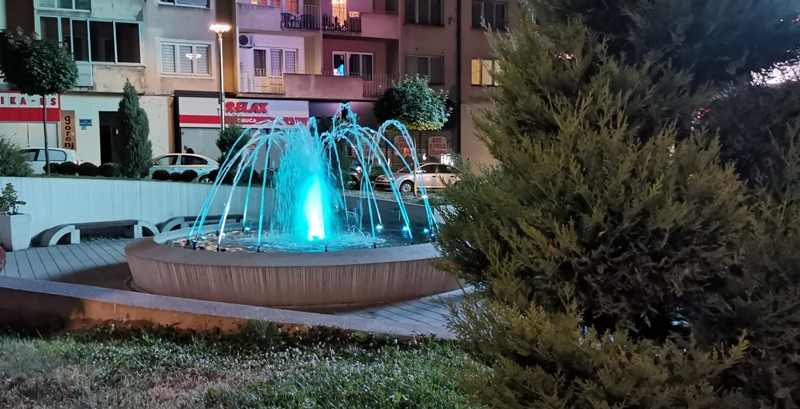 423