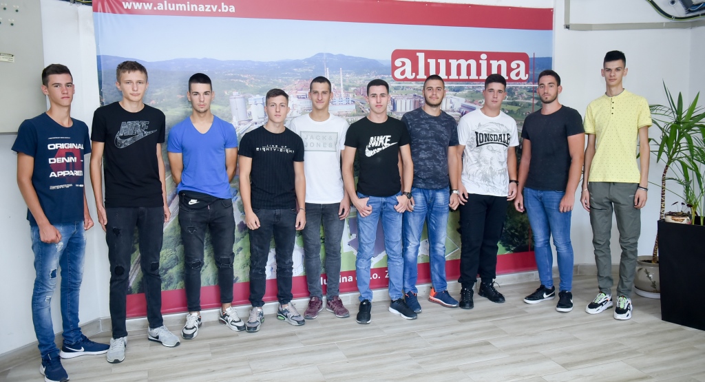 Dobili sansu da rade u Alumini Deset ucenika TSC koji su bili najbolji na praksi u Alumini