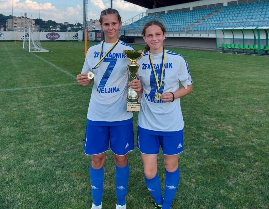 IMG 79053365936277167fccd3c431601f19 V