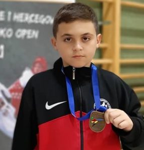 241813487 10208642564977131 7033399432221163223 n