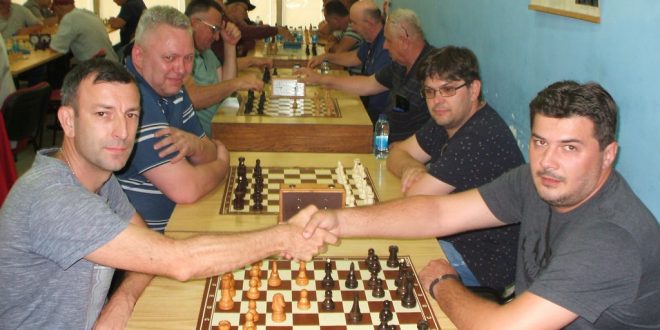 Velemajstori Miodrag Savic i Dalibor Stojanovic