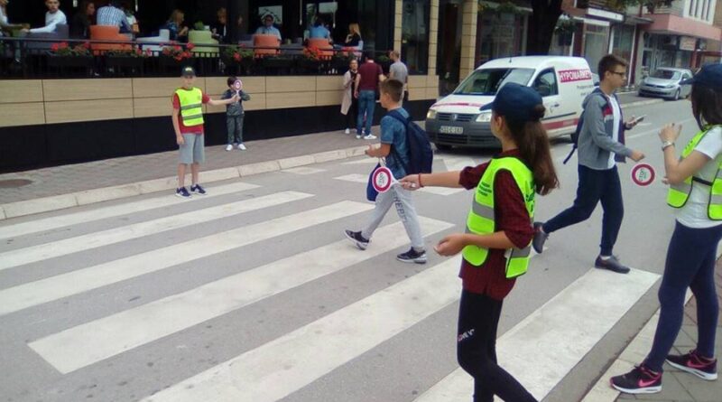 skolska saobracajna patrola kontrolise ucesnike u saobracaju foto r.jokic