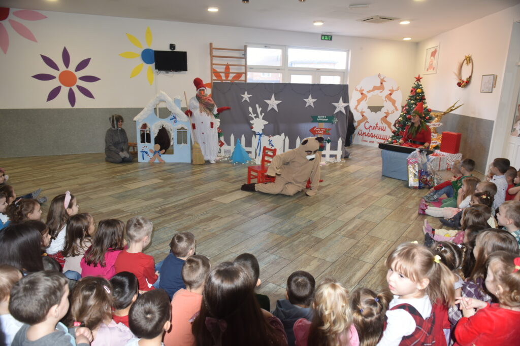 Novogodisnja predstava u vrticu Neven