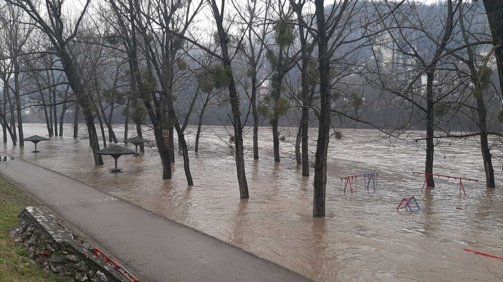 1 drina poplave ljuljaske