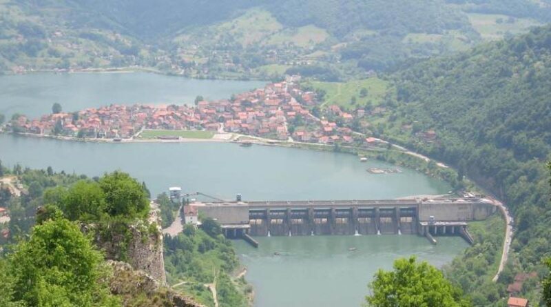 hidrocentrala i jezero 800x445 1