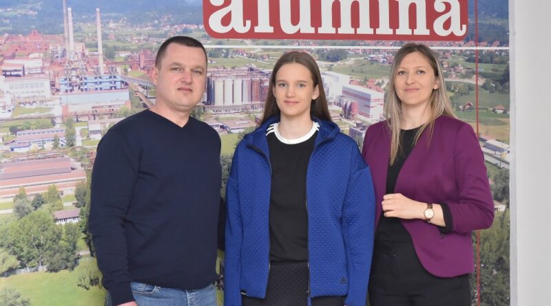 Dragicevici Tata i mama rade u Alumini