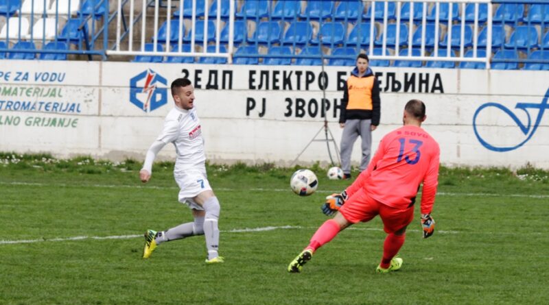 Aleksandar Ilic beli dres