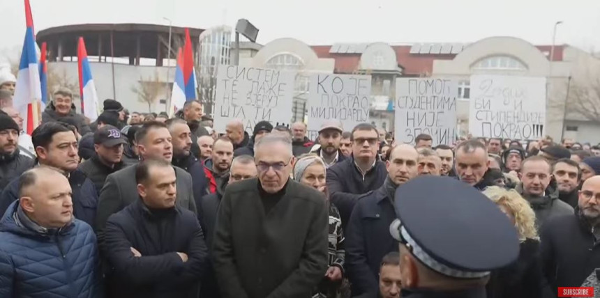 res 1737187554 u bijeljini protest protiv hapsenja gradonacelnika ljubise petrovica uzivo