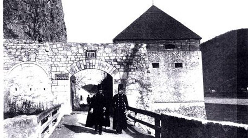 552ad340 e0d8 4cd5 ac56 262eb0094cfb kapija zvornik stara
