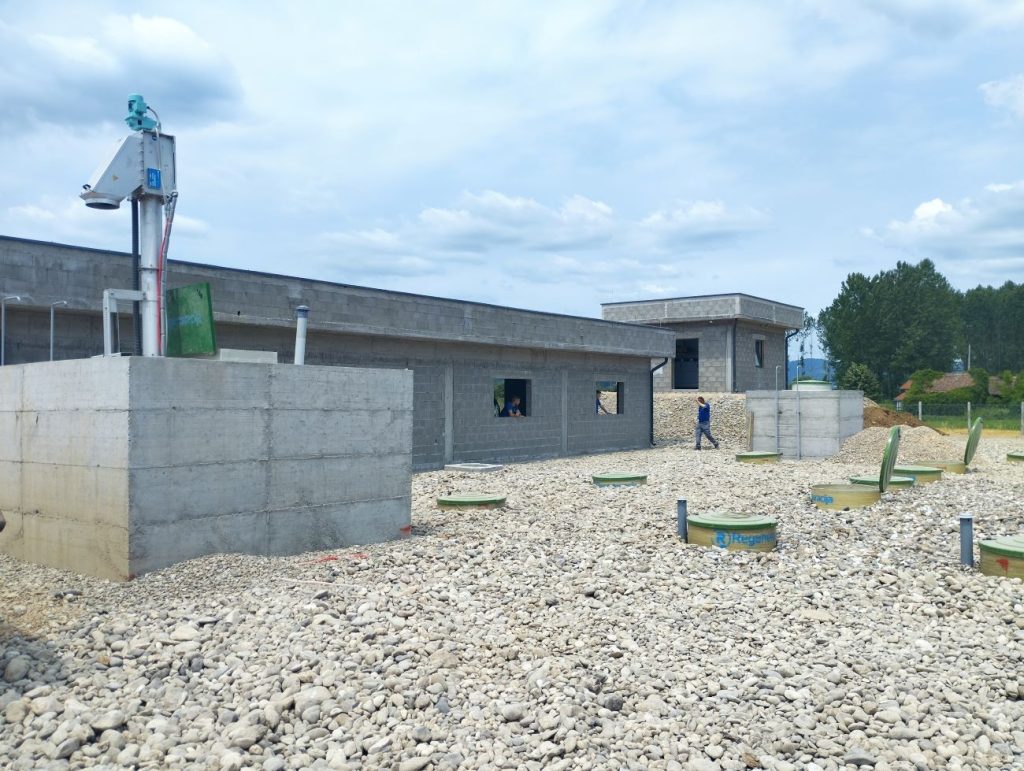 naslovna 4