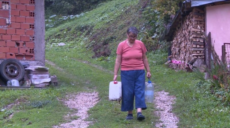res 1757698808 stanovnici zlatnih voda godinama kubure sa vodom