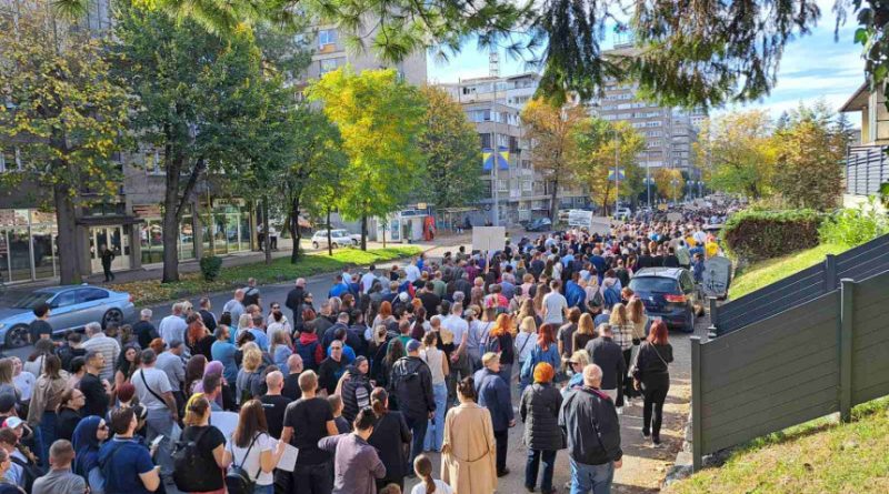 res 1762087413 protest gradana zbog podvodenja maloljetnica u tuzli