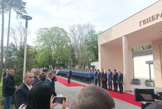 Састанак Вучића са Министарством одбране и Војске Србије на коме присуствује и руководство Републике Српске