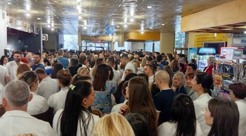 skup zdravstvenih radnika ukc 5 872x610 1