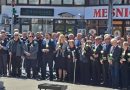 Мирном шетњом и полагањем цвијећа обиљежене 34 године од злочина у Добровољачкој улици (ФОТО/ВИДЕО)