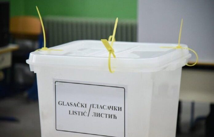 Glasacka kutija S foto CIK 696x465 1