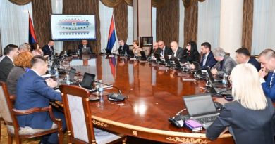 Августовске плате у Српској веће за 5 одсто, пензије 3,55 одсто – Влада РС планира да се задужи за додатних 804 милиона КМ