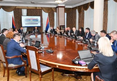 Августовске плате у Српској веће за 5 одсто, пензије 3,55 одсто – Влада РС планира да се задужи за додатних 804 милиона КМ