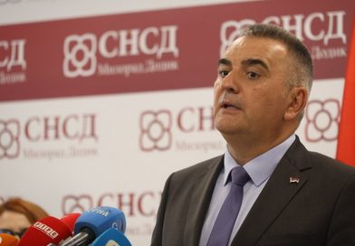 Минић: Основцима по 100 КМ, средњошколцима и студентима по 150 КМ