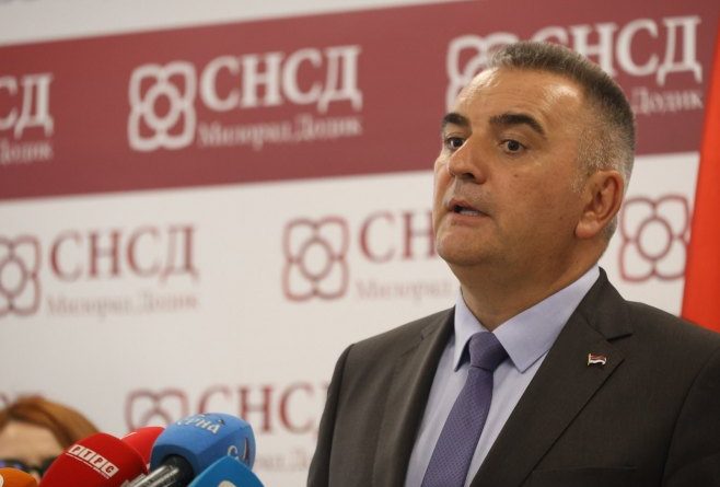Минић: Основцима по 100 КМ, средњошколцима и студентима по 150 КМ