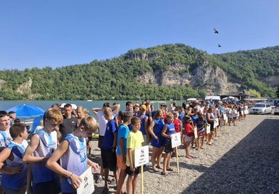 Око 200 учесника на првенству у кајаку и кануу на Зворничком језеру