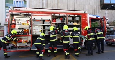 У два пожара горели пилићарник, трактор и 300 бала сијена