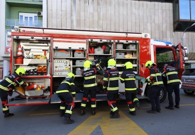 У два пожара горели пилићарник, трактор и 300 бала сијена