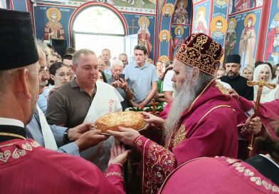 Митроплоит Фотије служио литургију у Манастиру „Мали Синај“ на Млађевцу код Зворника – у чин свештетника рукоположен ђакон Небојша Петровић