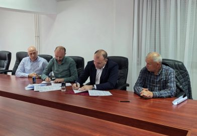 Потписани уговори за изградњу дјечијег вртића у Брањеву и зграде за правосудне институције у Зворнику