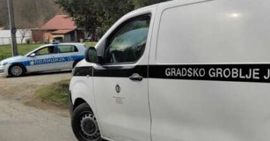Смрт у Зворнику током полицијског претреса: Мушкарац прогутао непознату супстанцу, па преминуо у УКЦ Тузла
